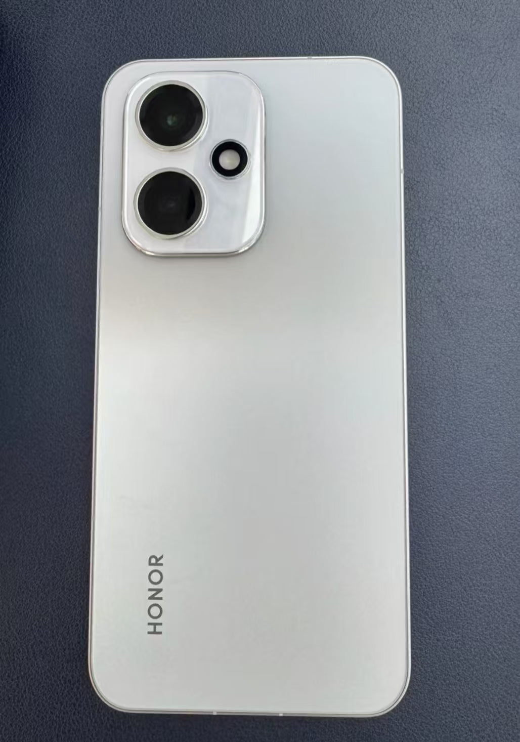 Honor 400 vs. Honor Magic 6: Which One Deserves Your Wallet?
